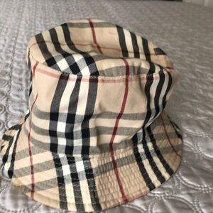 Burberry hat